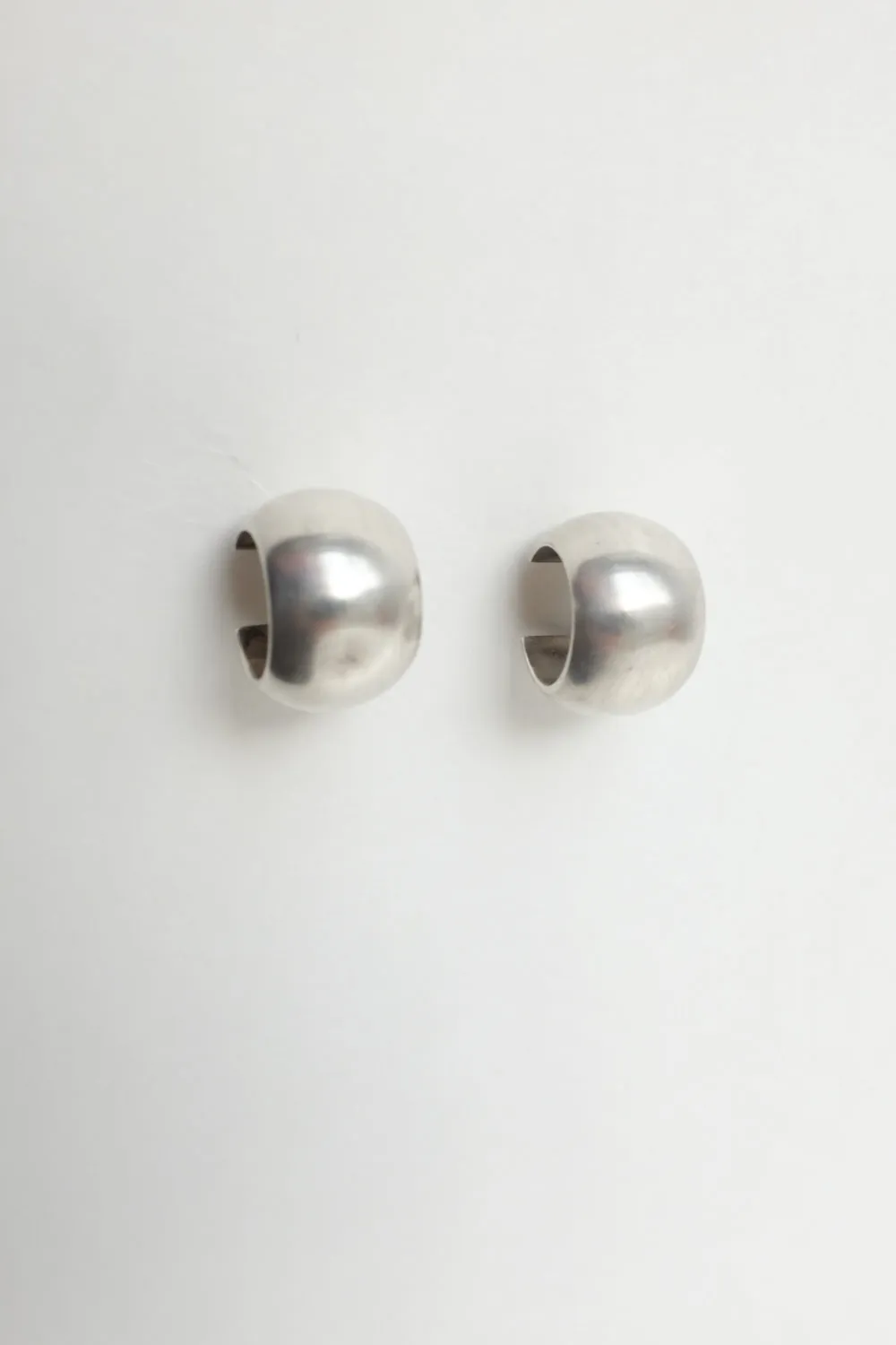 BOLD VINTAGE SMALL SILVER LOOP EARRINGS