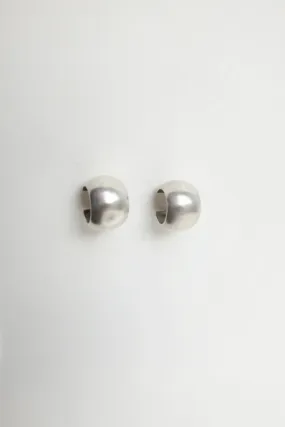 BOLD VINTAGE SMALL SILVER LOOP EARRINGS