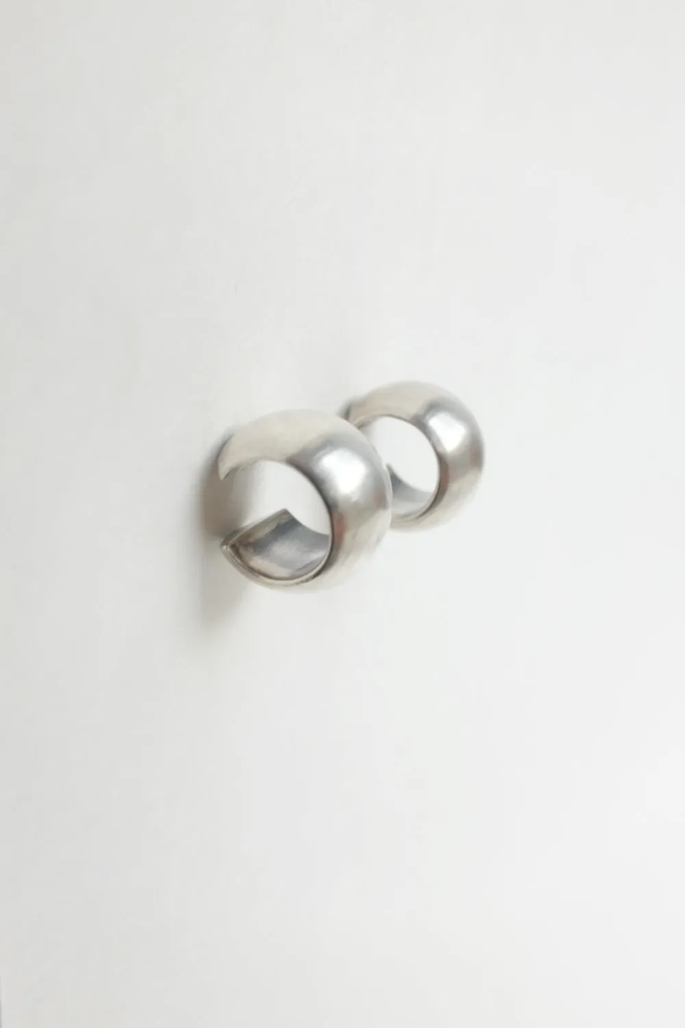 BOLD VINTAGE SMALL SILVER LOOP EARRINGS