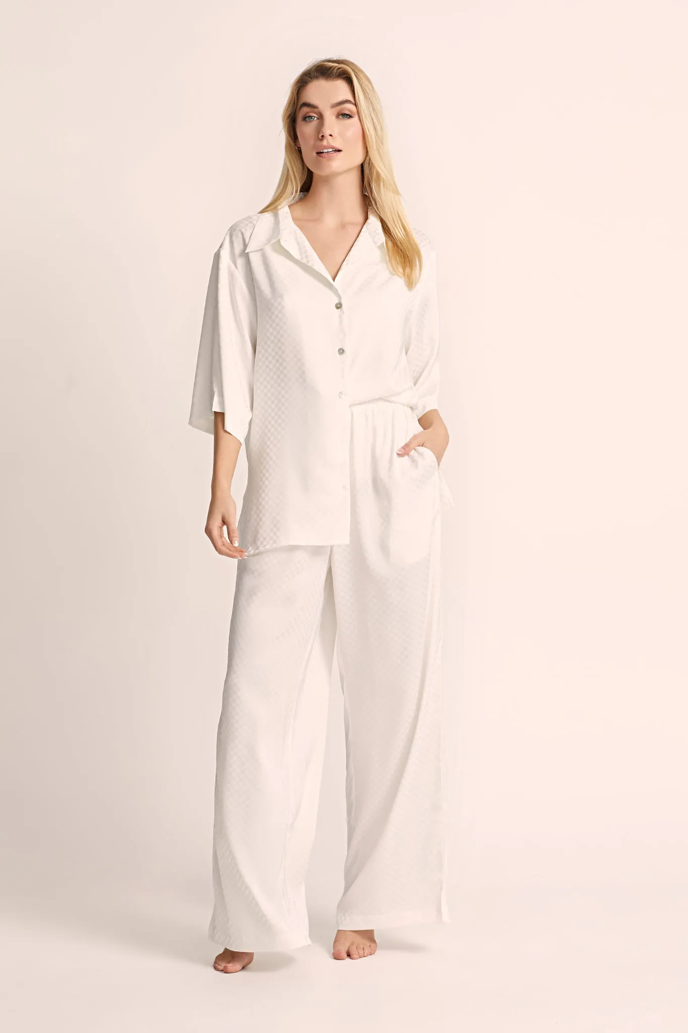 Gigi Relaxed Fit Lounge  - White