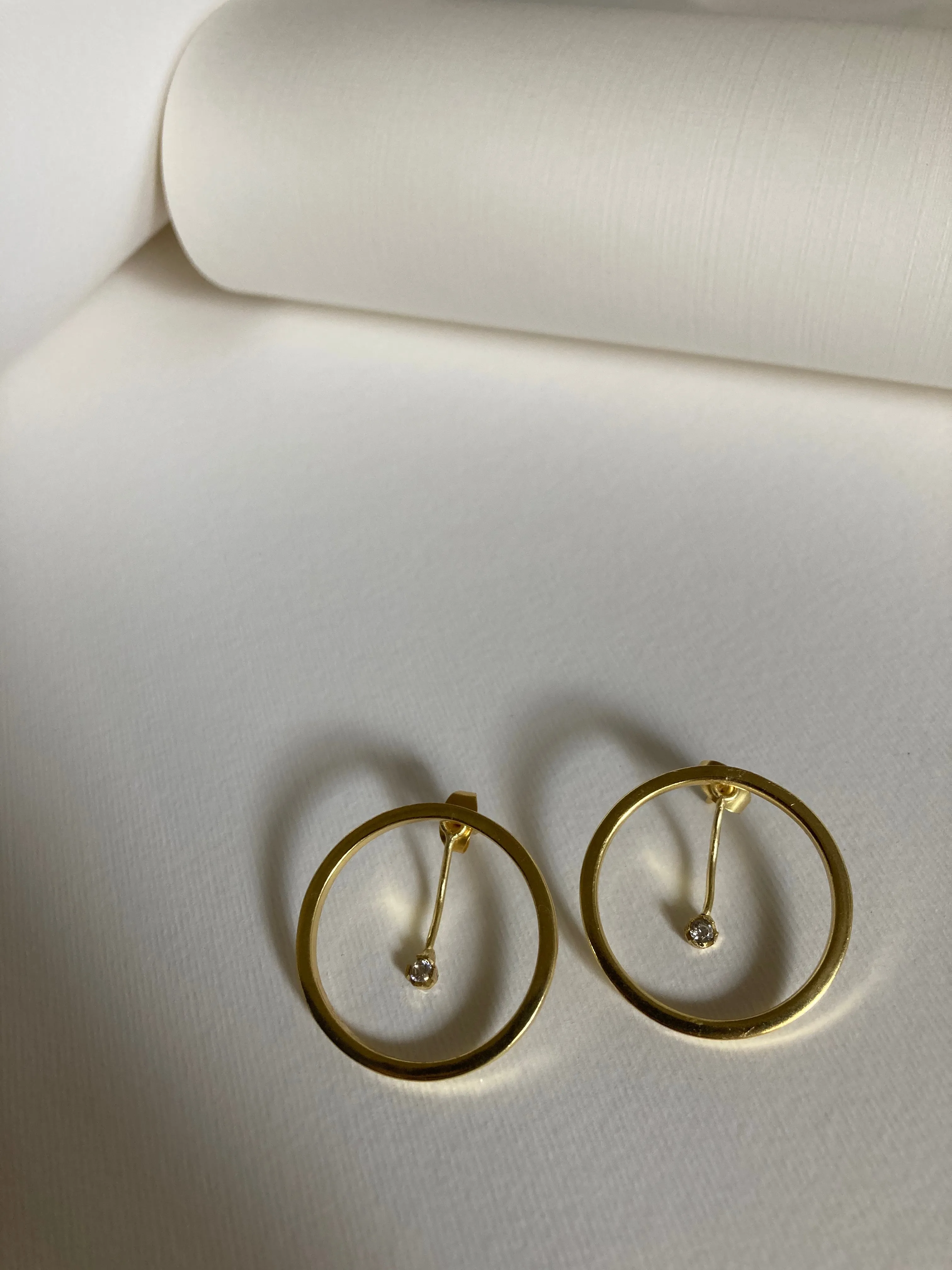 SLEEK CIRCLE EARRING