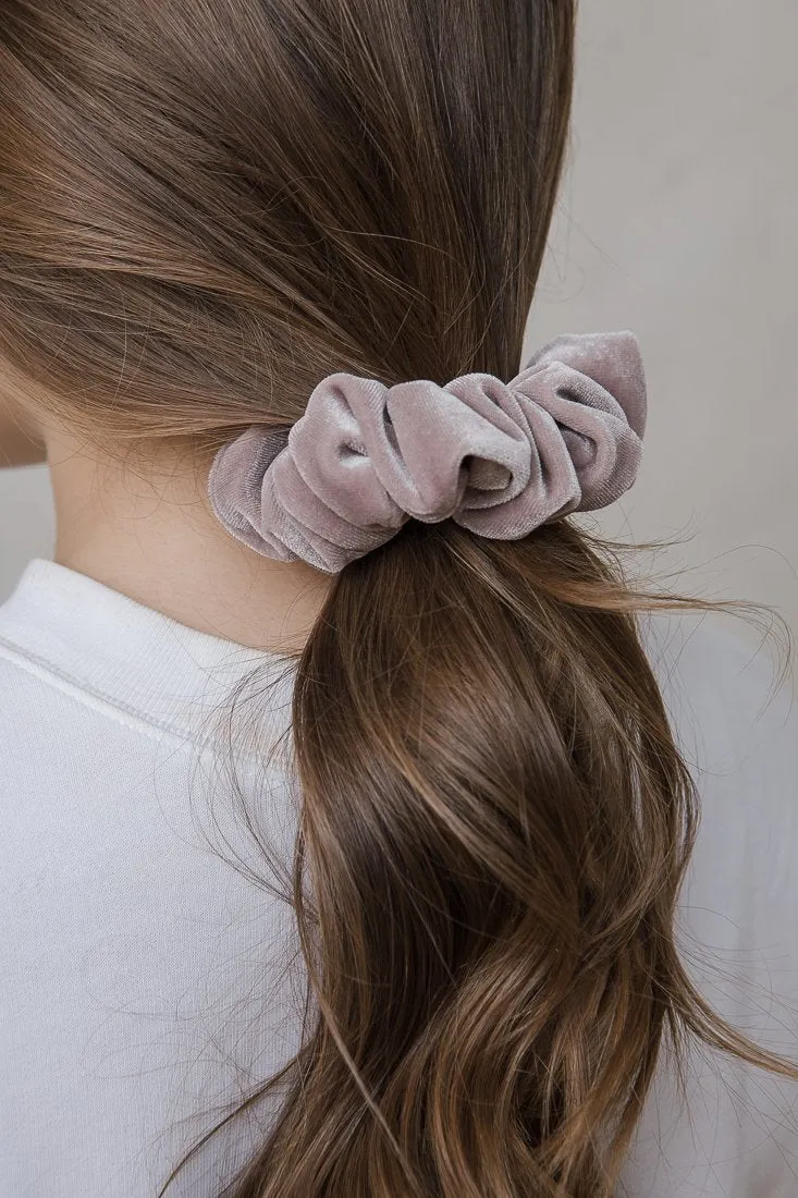 VELVET SCRUNCHIES