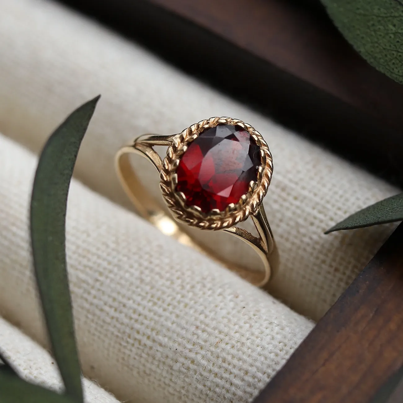 Vintage Primrose Garnet Ring with Intricate Gold Detail