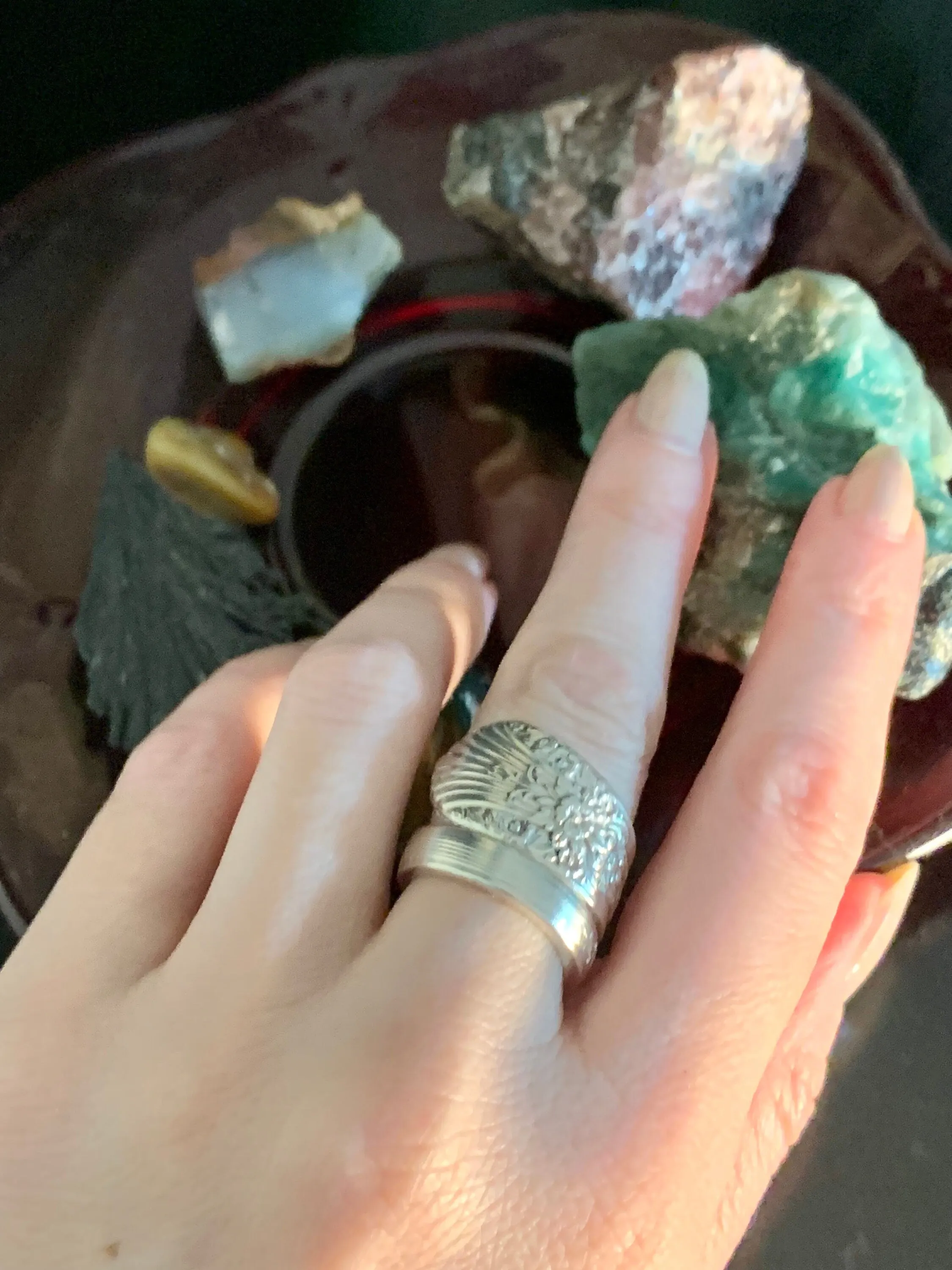 Sure! Heres an optimized product title with modifiers:

Handcrafted Vintage Sterling Silver Spoon Ring - Antique-Inspired Jewelry with Intricate Design