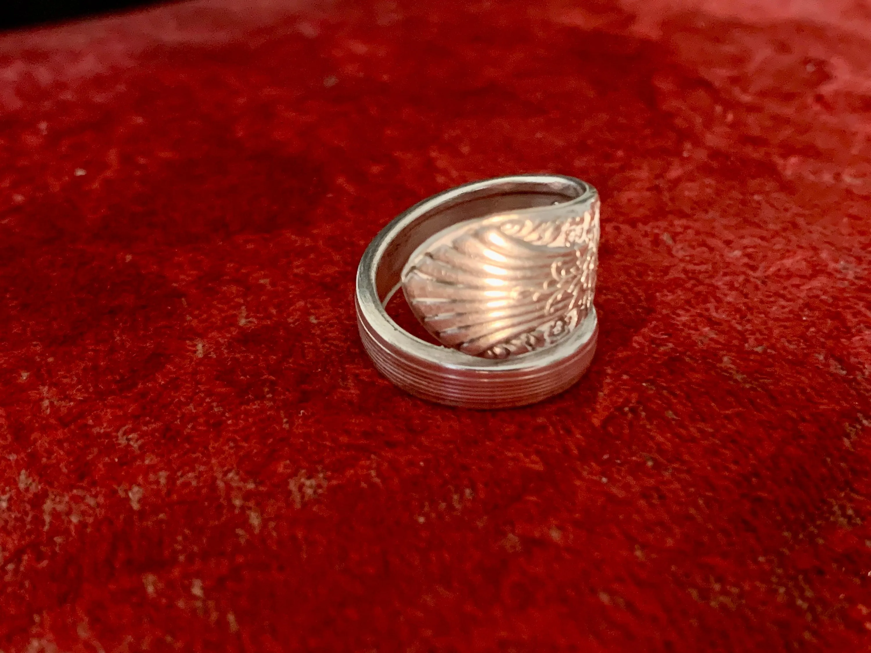 Sure! Heres an optimized product title with modifiers:

Handcrafted Vintage Sterling Silver Spoon Ring - Antique-Inspired Jewelry with Intricate Design